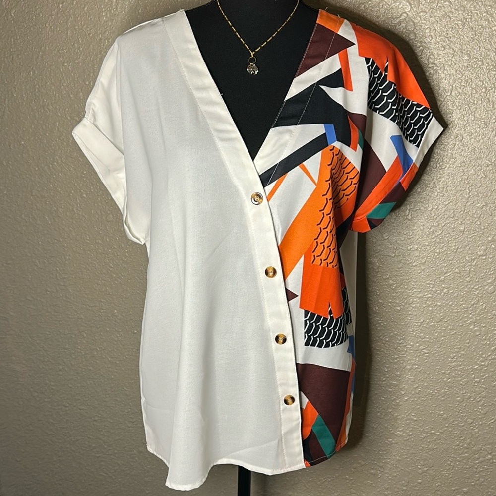 NWT Colorful Gwen Geo Blouse with Button Down Design‎